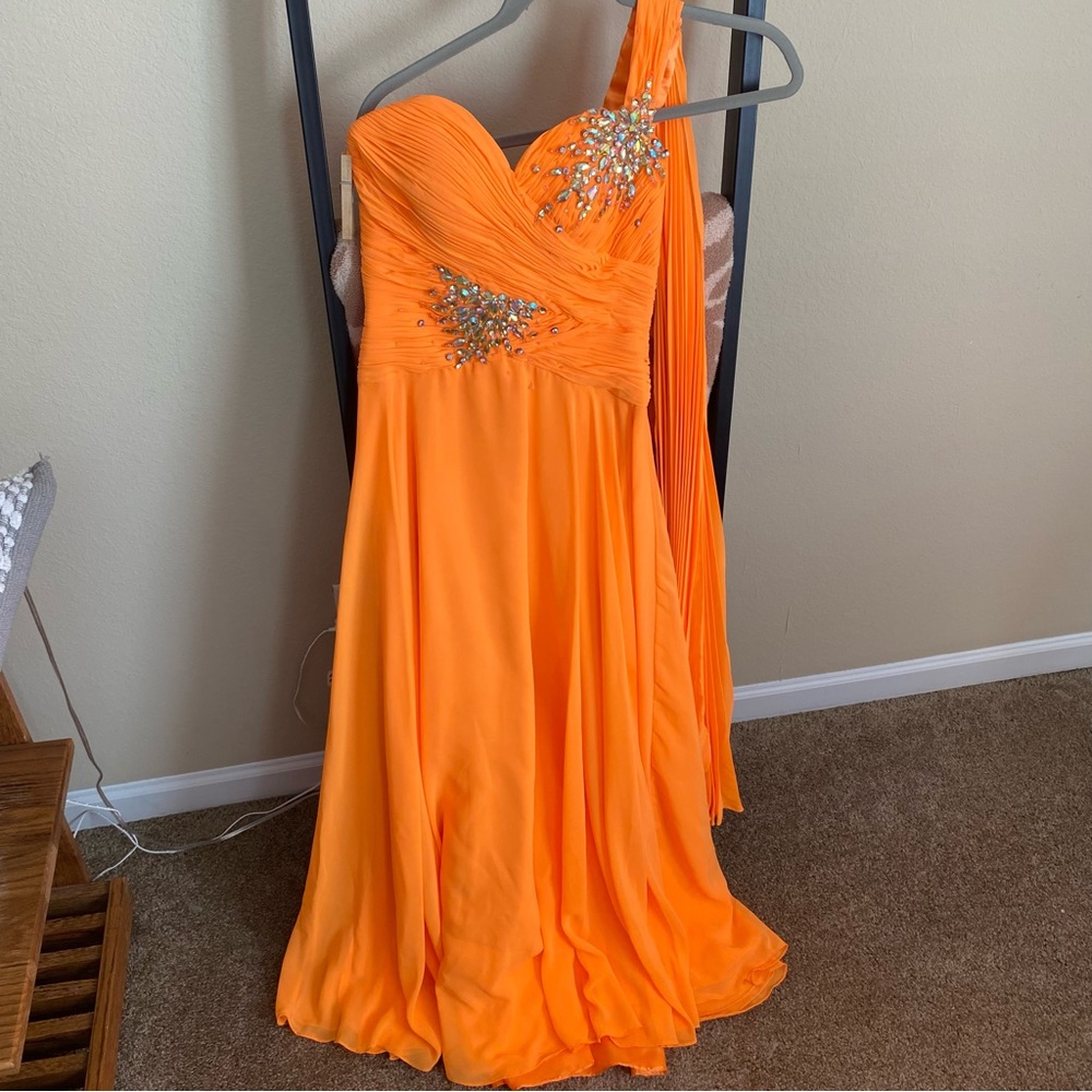 Tony Bowls Evenings Women’s One Shoulder Gown Dress